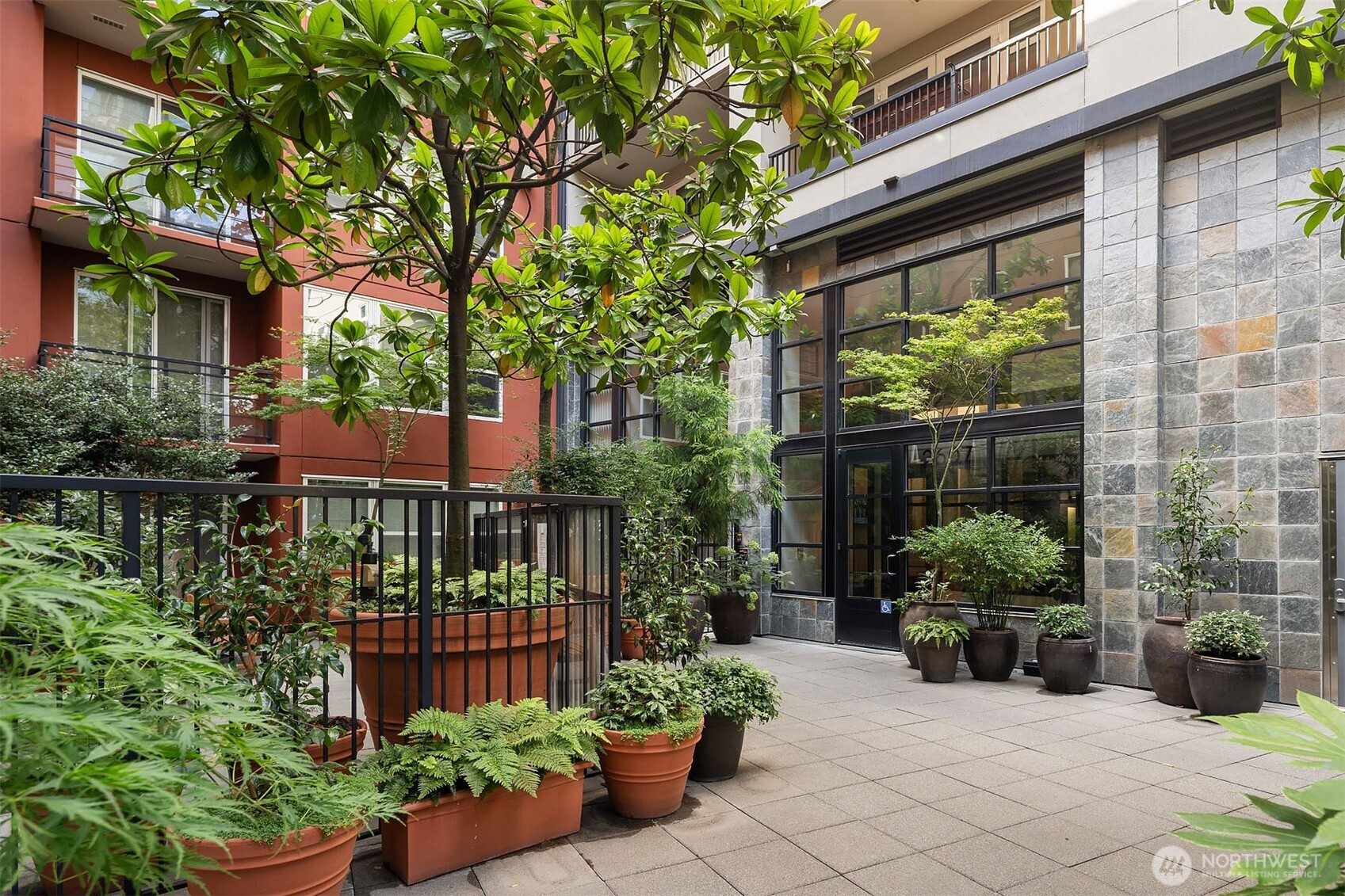 2607 Western Avenue, Seattle, WA 98121