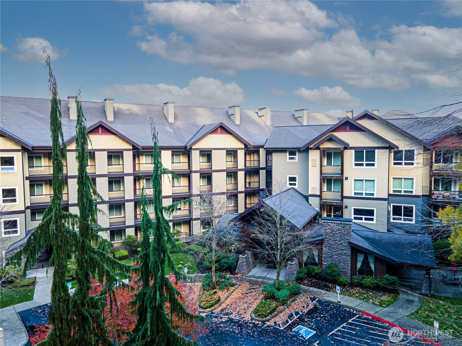 18707 SE Newport Way, Issaquah, WA 98027