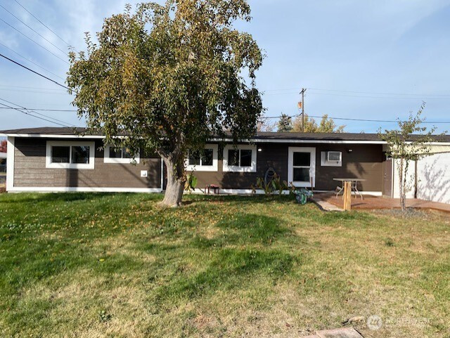 9016 Bong Loop Drive, Moses Lake, WA 98837