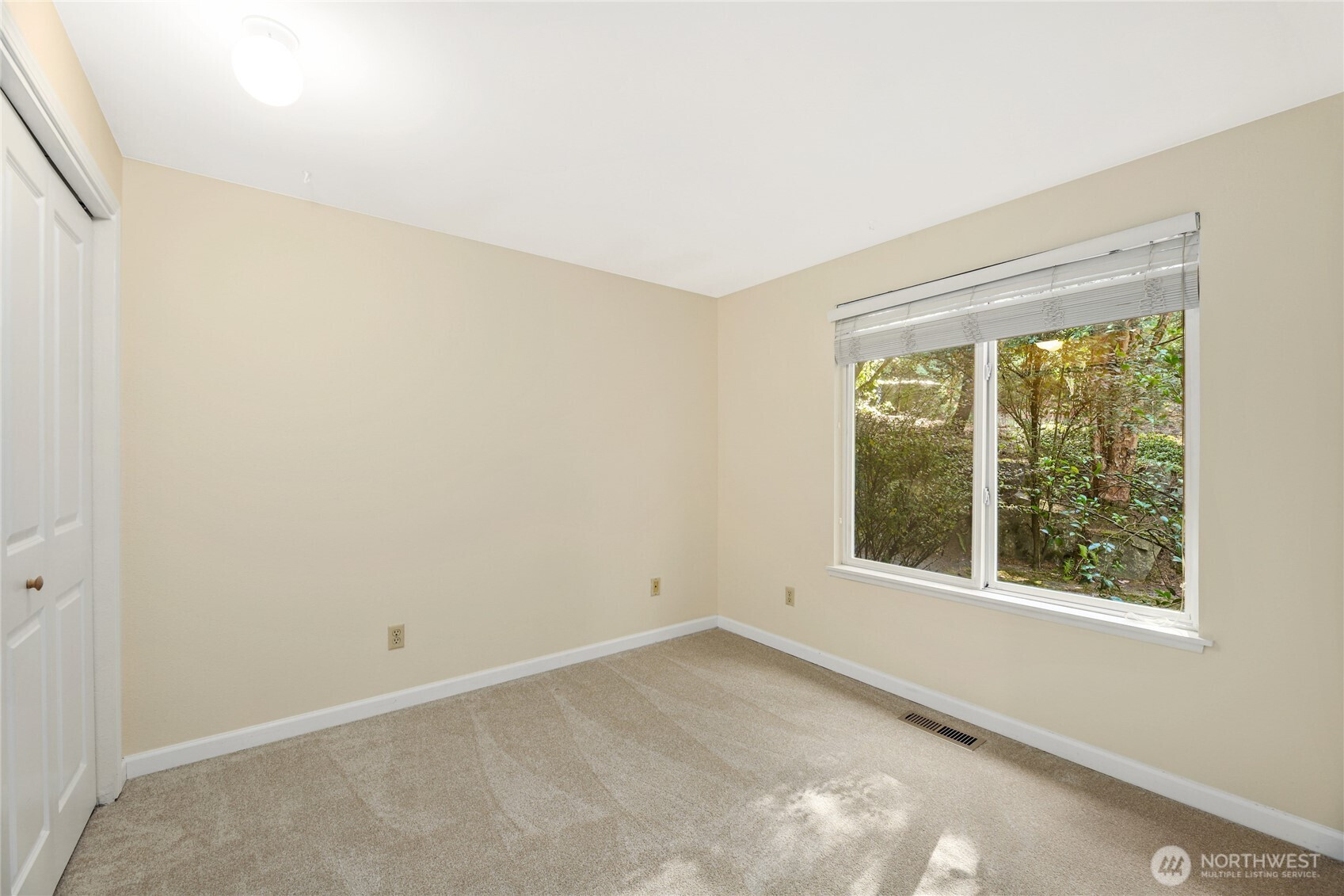 15604 SE 42nd Place, Bellevue, WA 98006