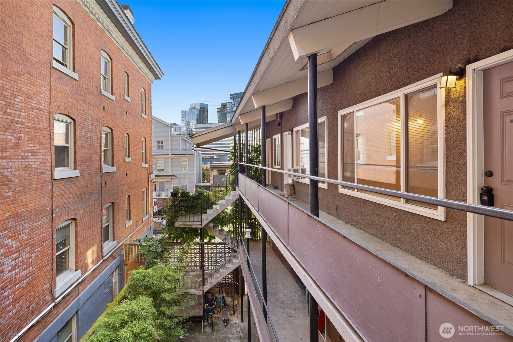 1718 Summit Avenue, Seattle, WA 98122