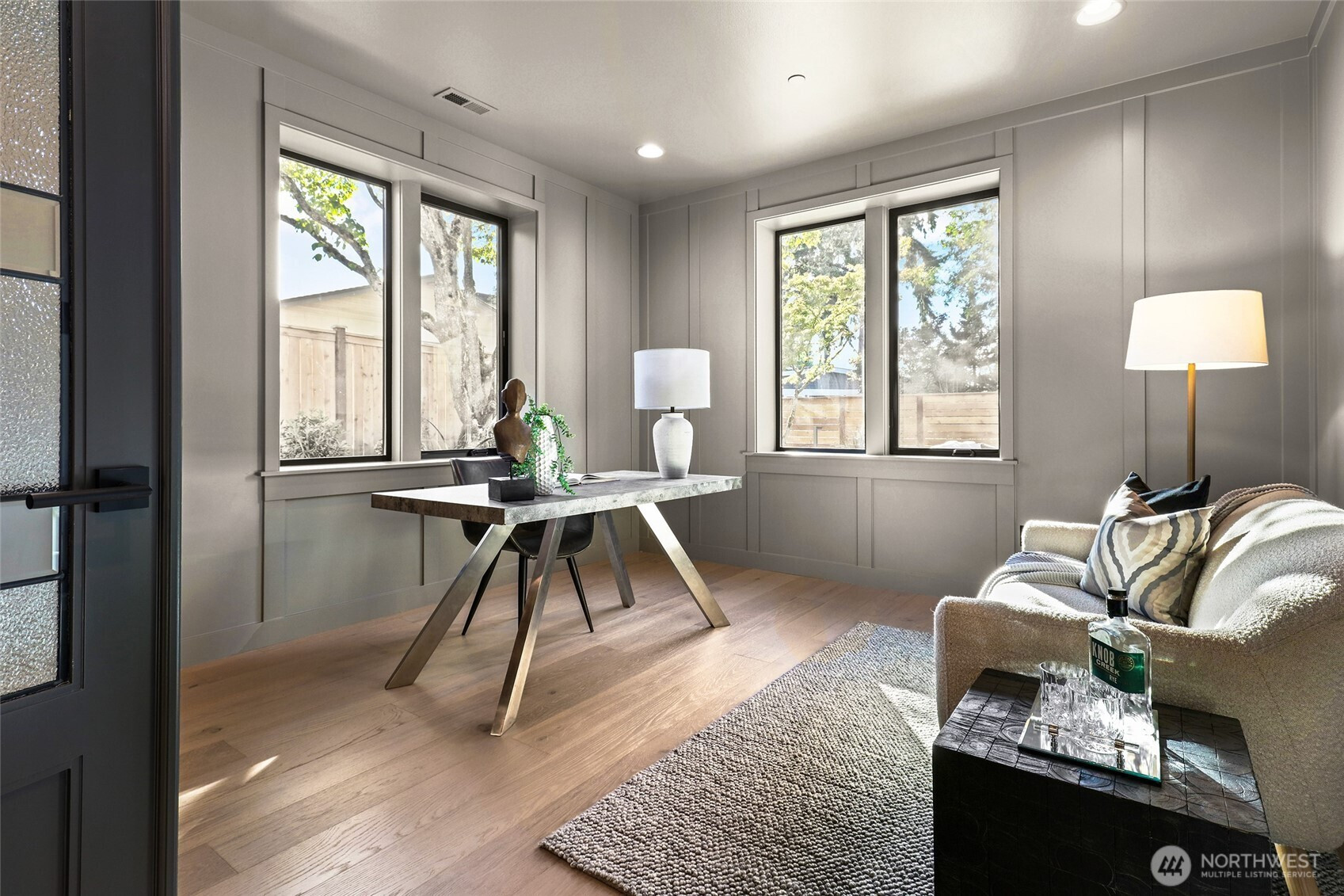 912 18th Avenue W, Kirkland, WA 98033