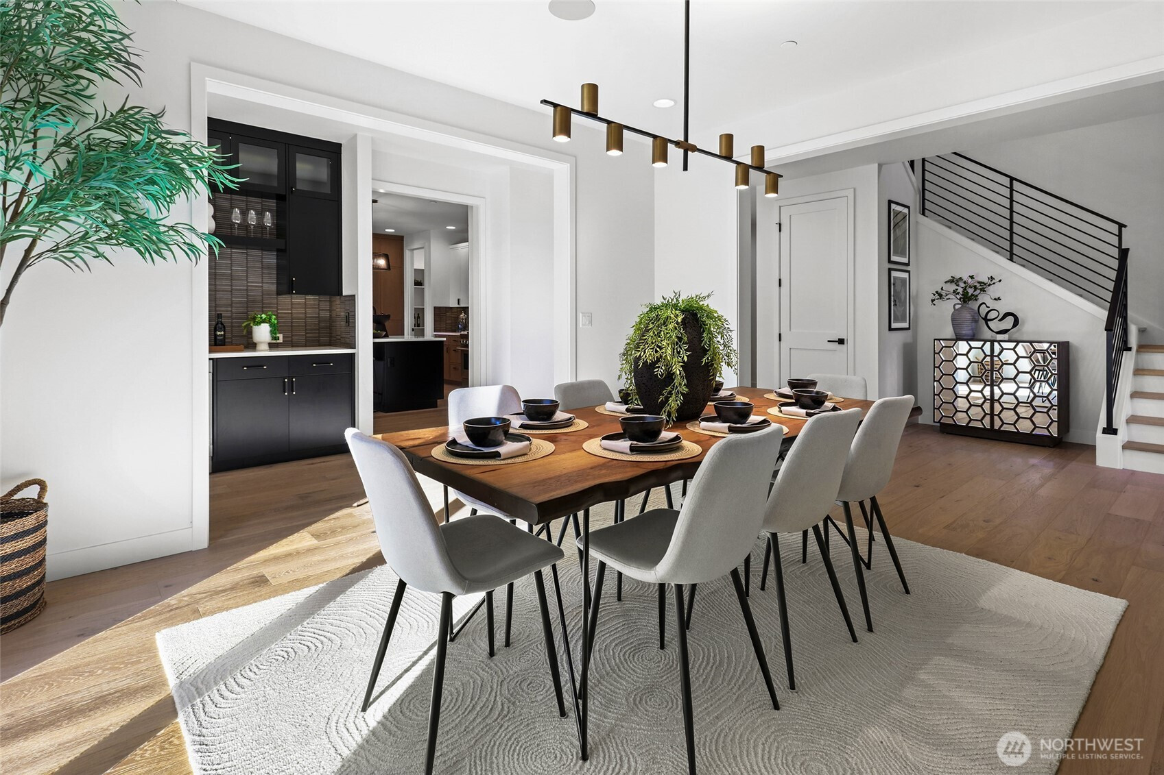 912 18th Avenue W, Kirkland, WA 98033