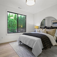 912 18th Avenue W, Kirkland, WA 98033