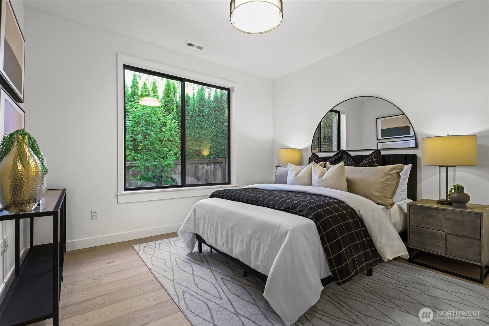 912 18th Avenue W, Kirkland, WA 98033