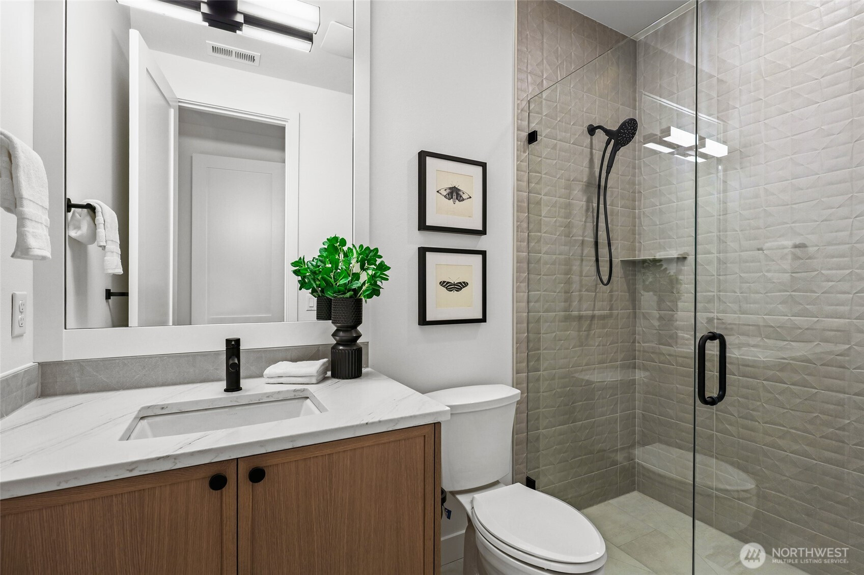 912 18th Avenue W, Kirkland, WA 98033