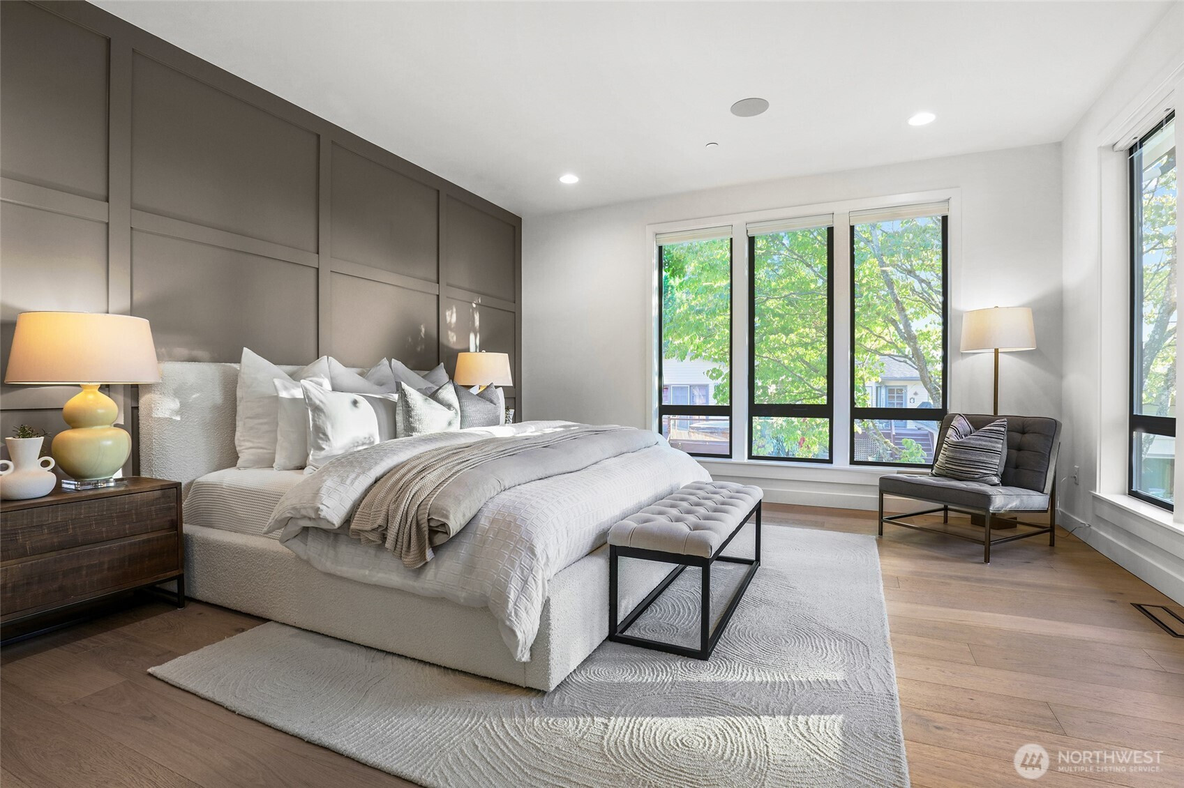 912 18th Avenue W, Kirkland, WA 98033