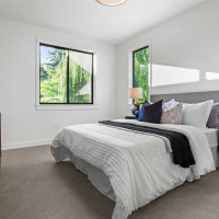 912 18th Avenue W, Kirkland, WA 98033