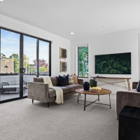 912 18th Avenue W, Kirkland, WA 98033