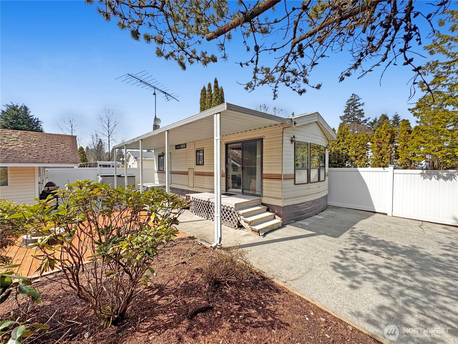 5001 Bay Road, Blaine, WA 98230