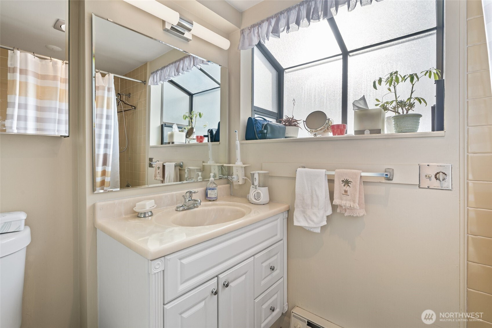 561 Lee Street, Seattle, WA 98109