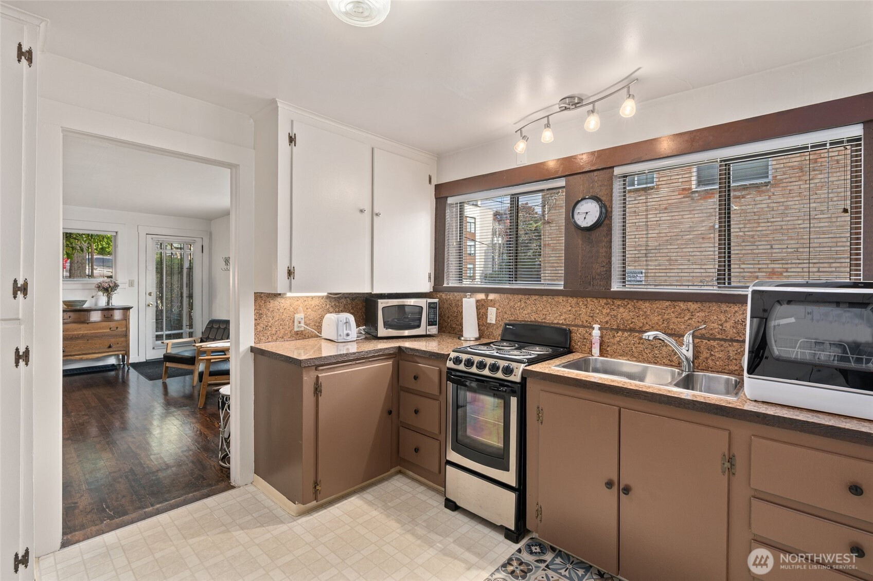 561 Lee Street, Seattle, WA 98109