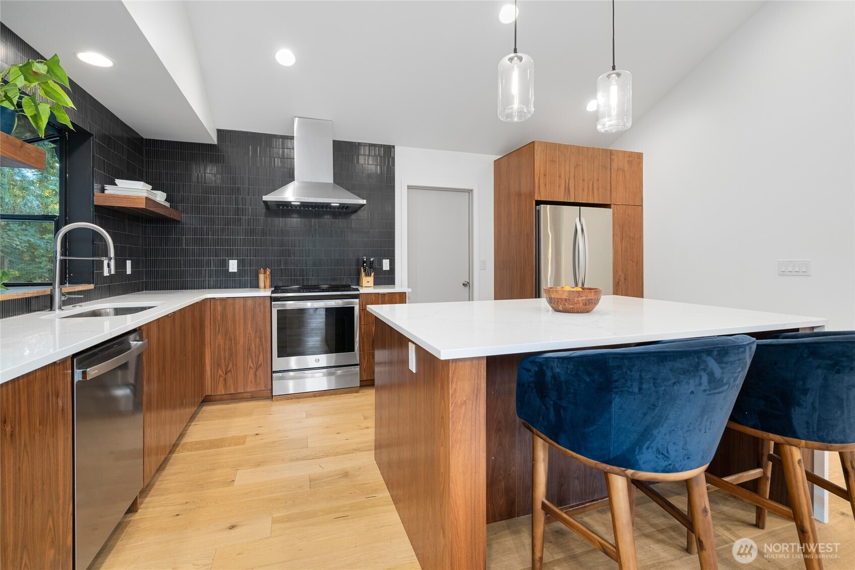 17628 252nd Avenue SE, Maple Valley, WA 98038