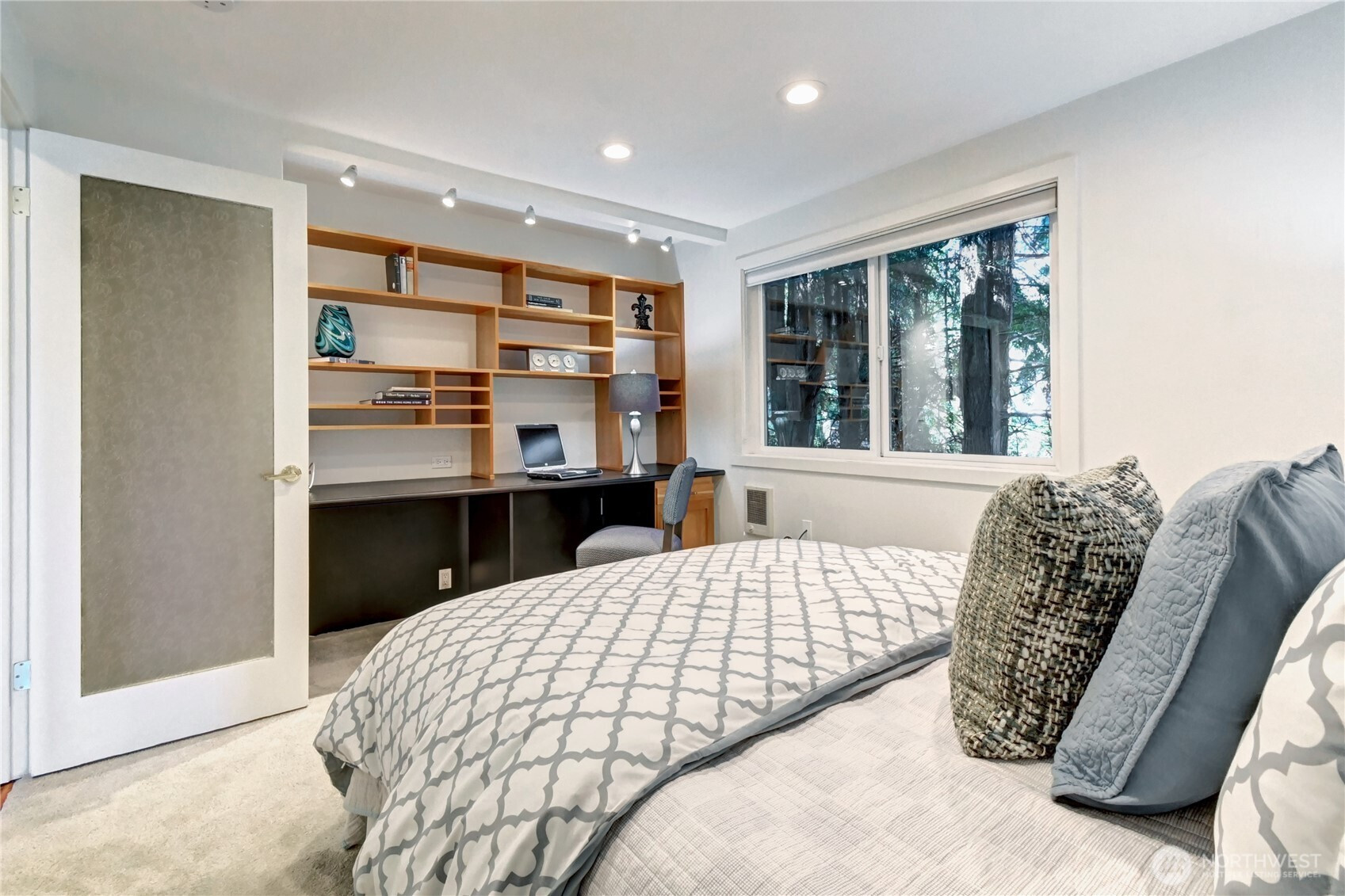 2636 22nd Avenue W, Seattle, WA 98199