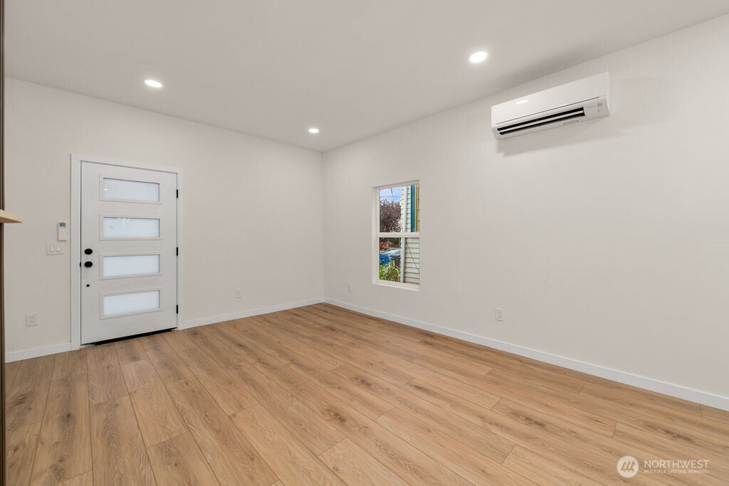 161 18th Avenue, Seattle, WA 98122