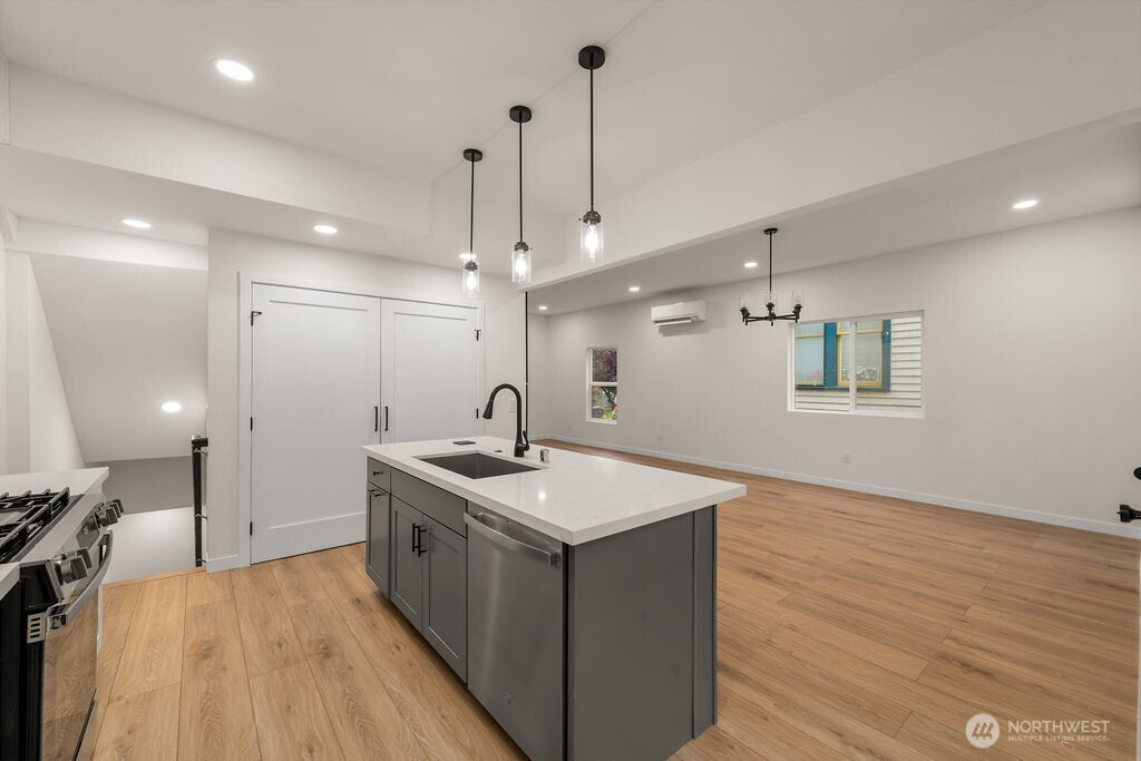 161 18th Avenue, Seattle, WA 98122