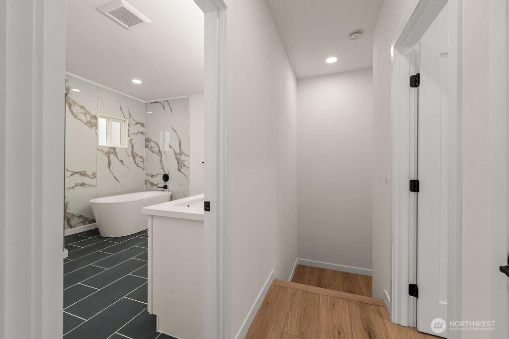 161 18th Avenue, Seattle, WA 98122