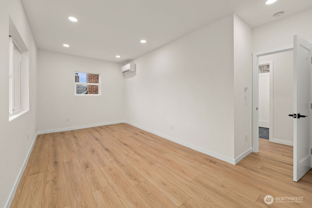 161 18th Avenue, Seattle, WA 98122