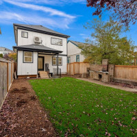 161 18th Avenue, Seattle, WA 98122