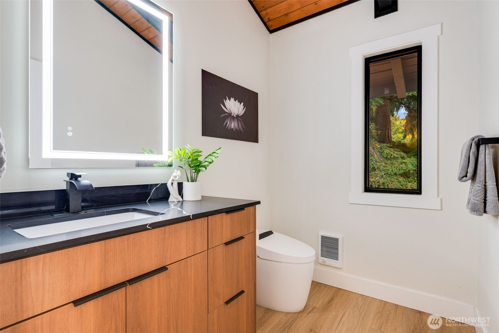 5609 Henslin Drive SE, Olympia, WA 98513