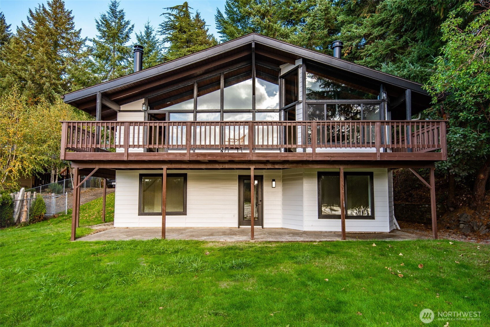 5609 Henslin Drive SE, Olympia, WA 98513