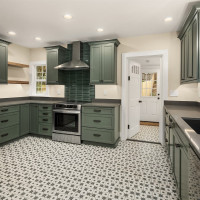 10425 Des Moines Memorial Drive S, Seattle, WA 98168