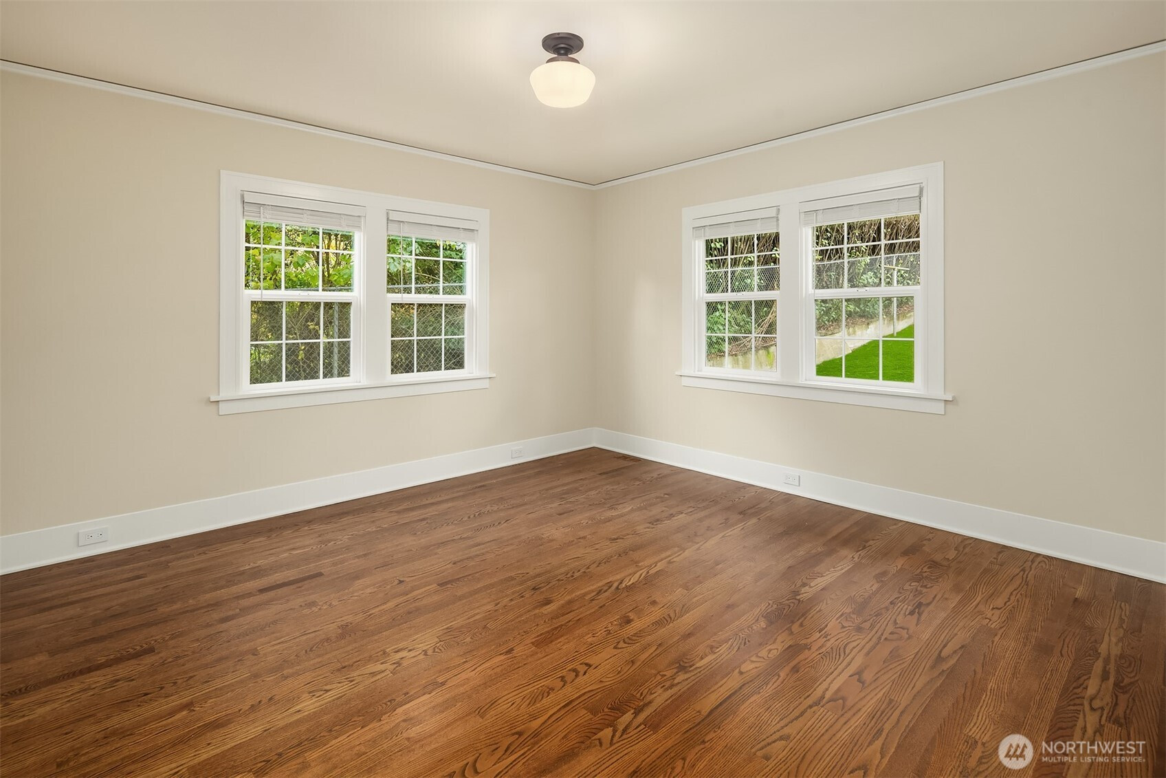 10425 Des Moines Memorial Drive S, Seattle, WA 98168