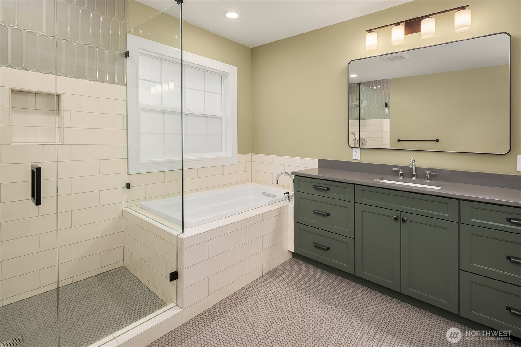 10425 Des Moines Memorial Drive S, Seattle, WA 98168