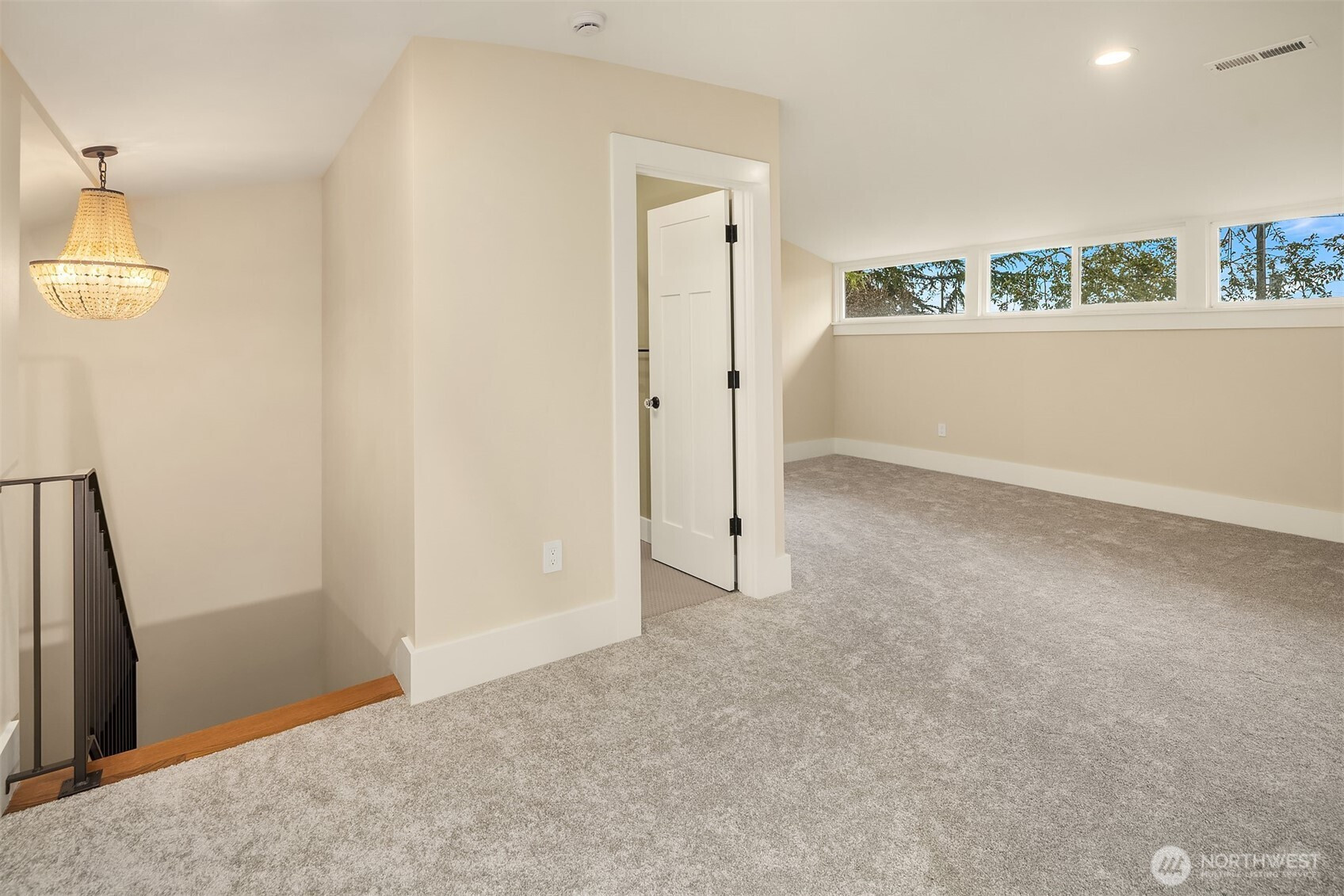 10425 Des Moines Memorial Drive S, Seattle, WA 98168