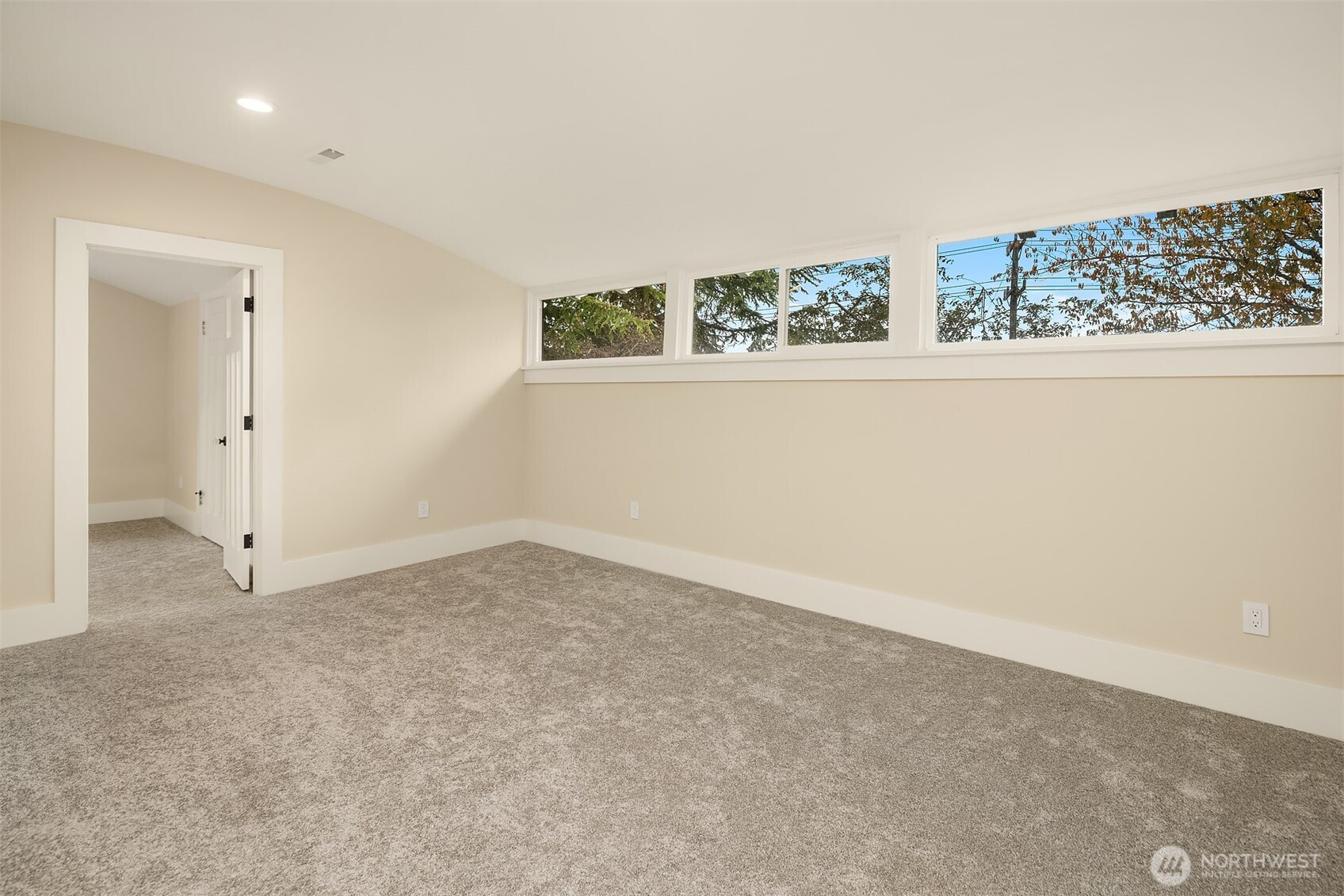 10425 Des Moines Memorial Drive S, Seattle, WA 98168