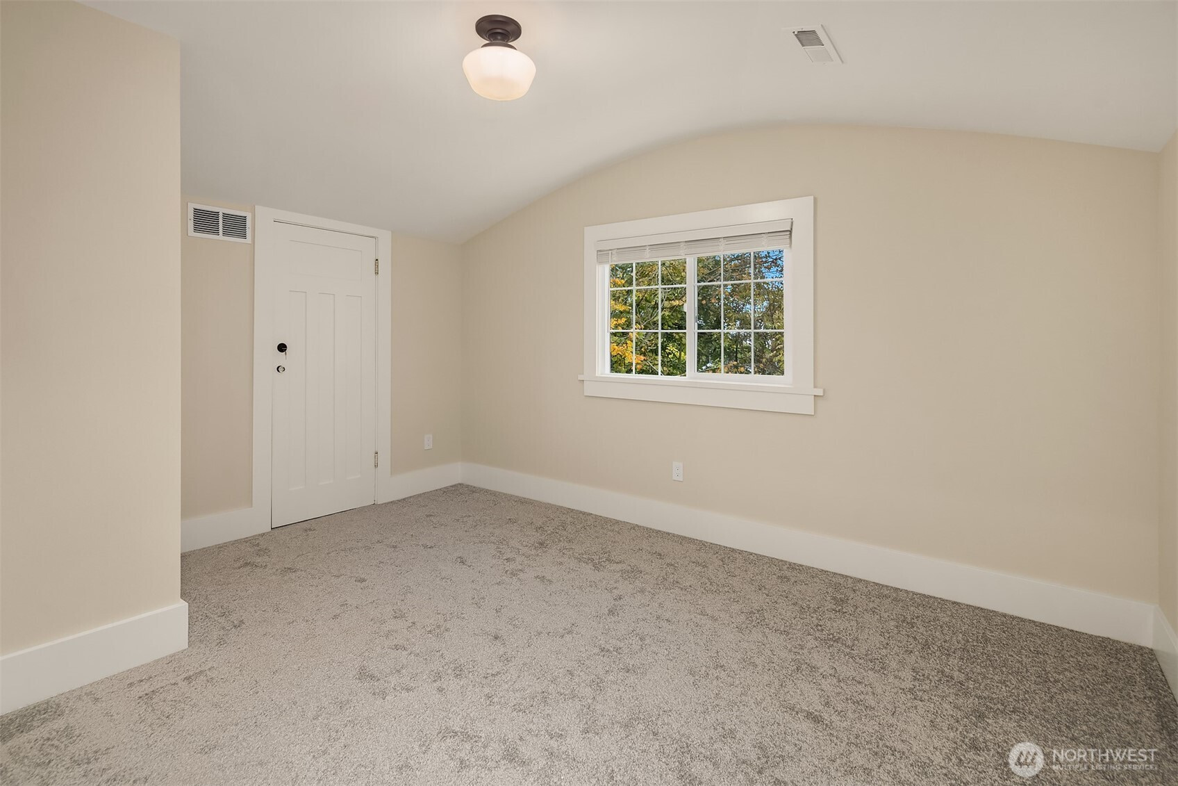 10425 Des Moines Memorial Drive S, Seattle, WA 98168