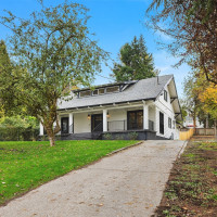 10425 Des Moines Memorial Drive S, Seattle, WA 98168