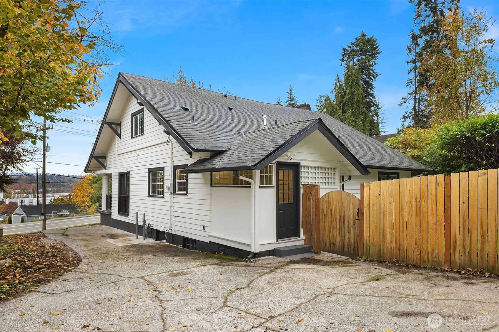 10425 Des Moines Memorial Drive S, Seattle, WA 98168