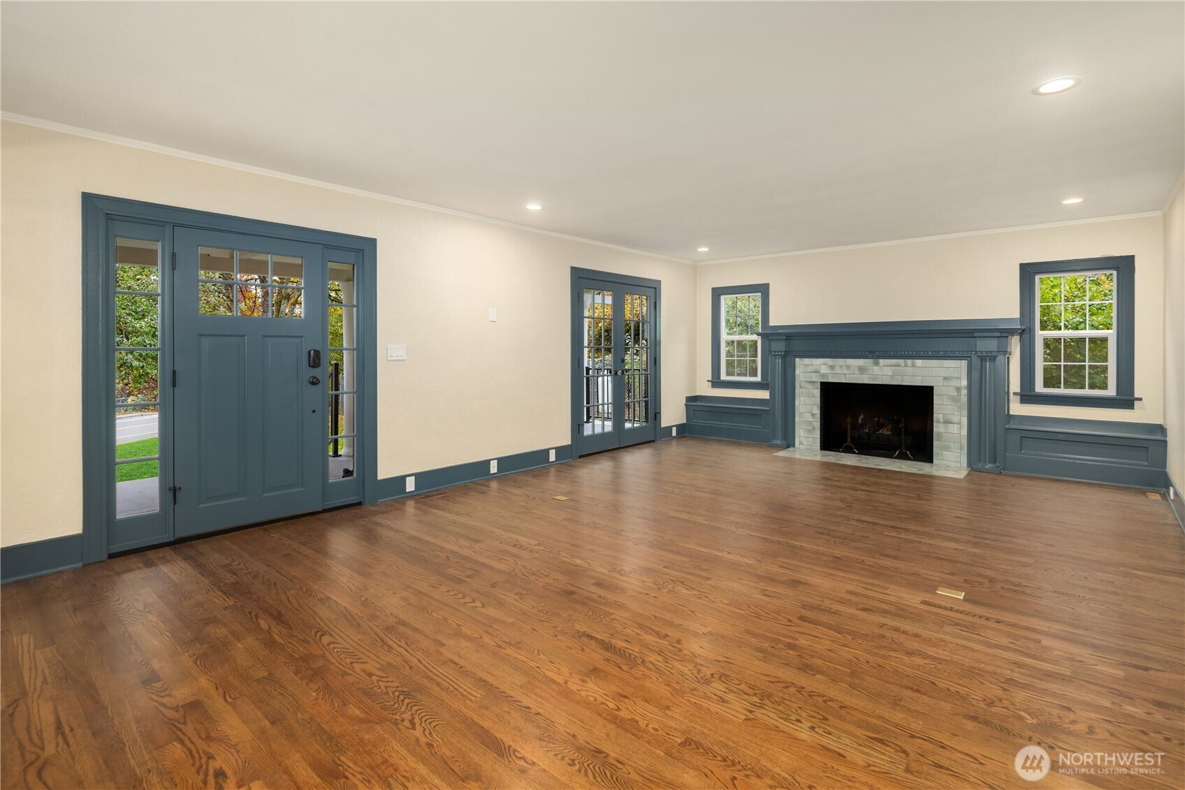 10425 Des Moines Memorial Drive S, Seattle, WA 98168