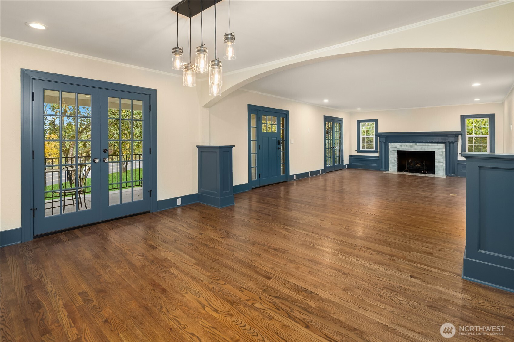 10425 Des Moines Memorial Drive S, Seattle, WA 98168