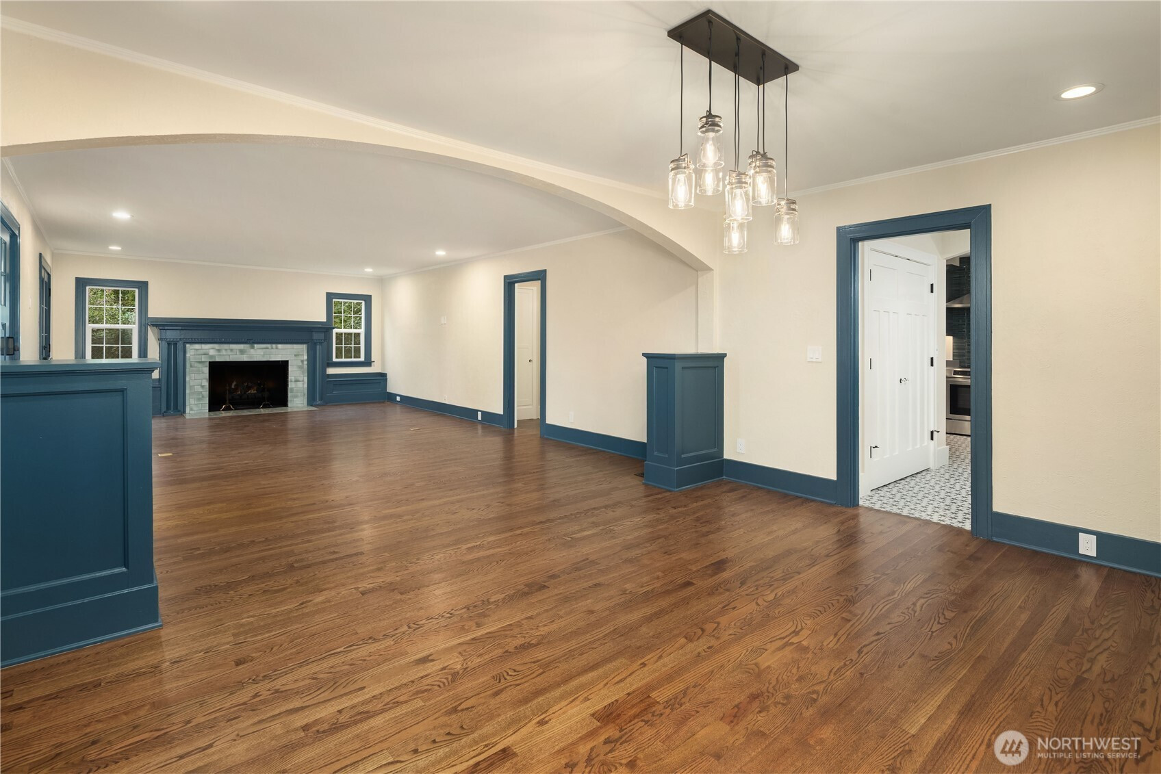 10425 Des Moines Memorial Drive S, Seattle, WA 98168