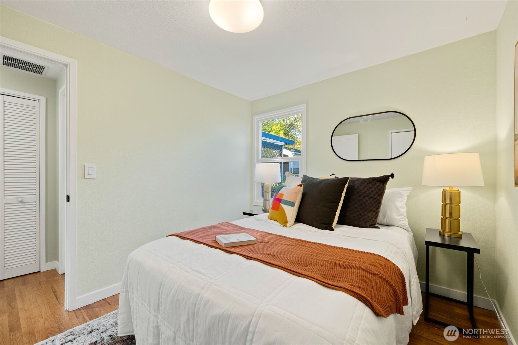 15511 10th Avenue NE, Shoreline, WA 98155