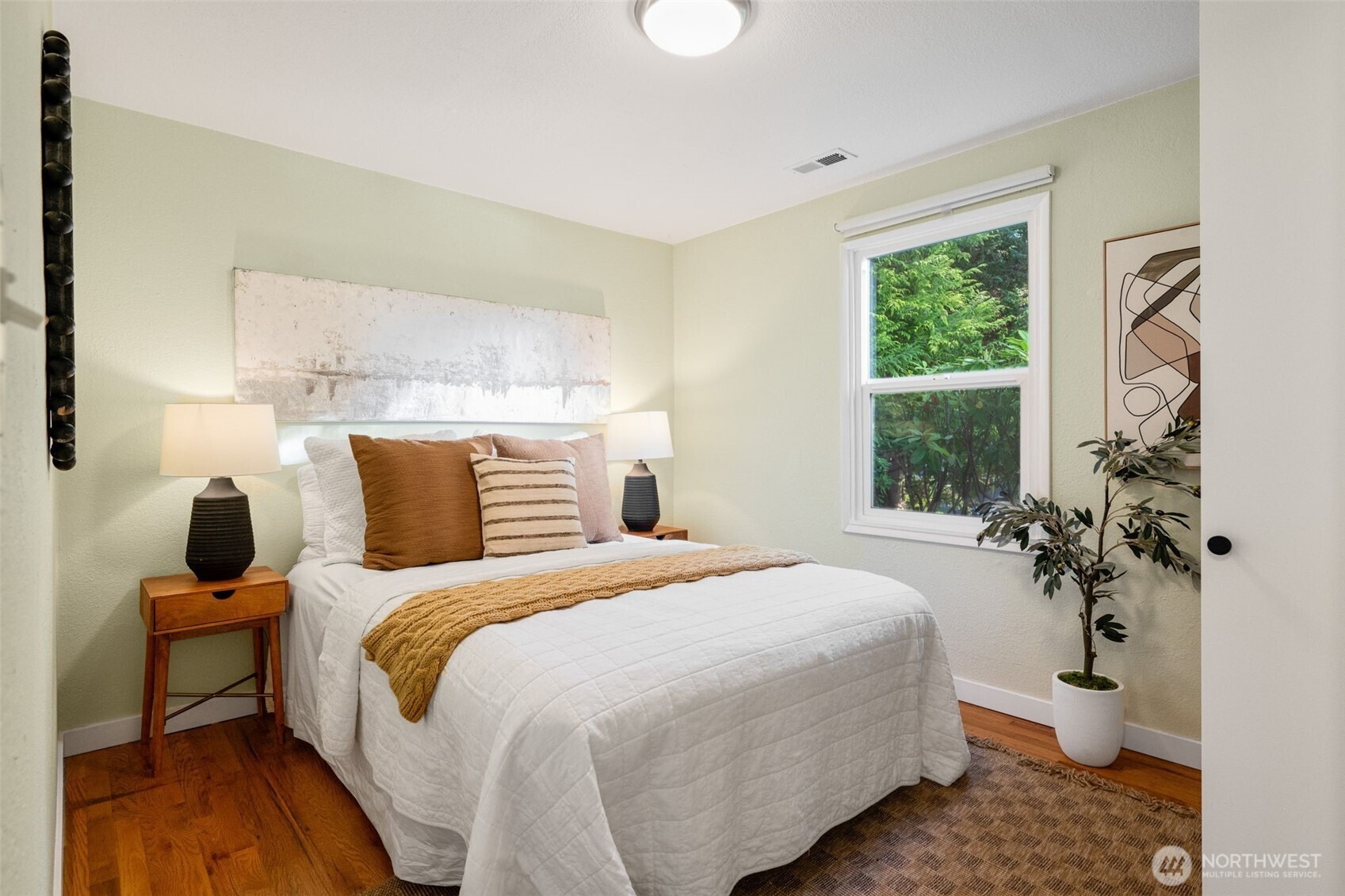 15511 10th Avenue NE, Shoreline, WA 98155