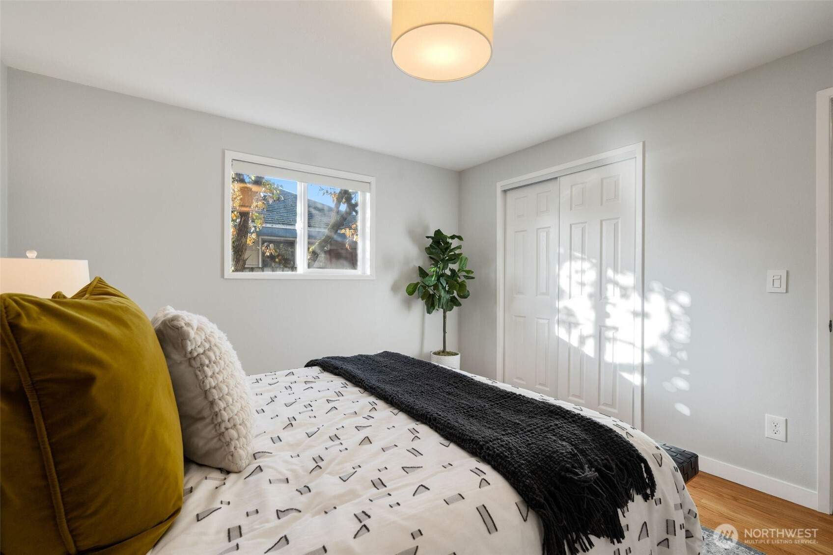 15511 10th Avenue NE, Shoreline, WA 98155