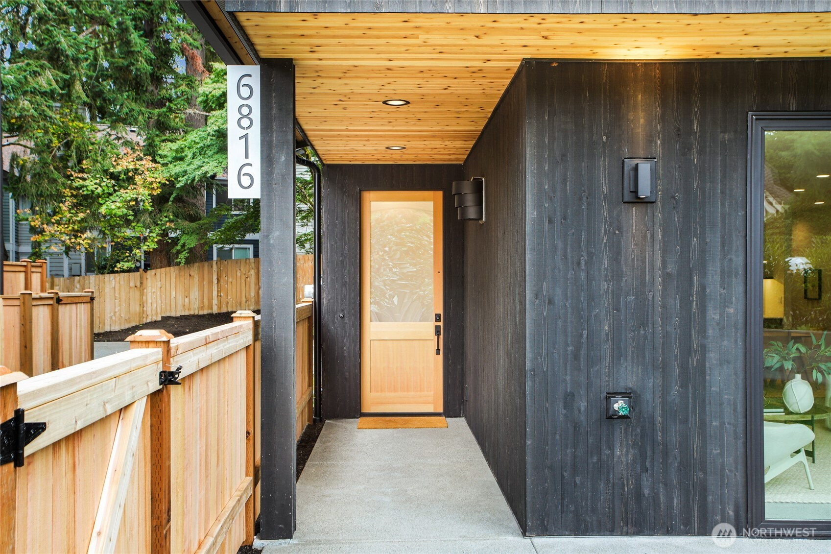 6816 128th Avenue NE, Kirkland, WA 98033