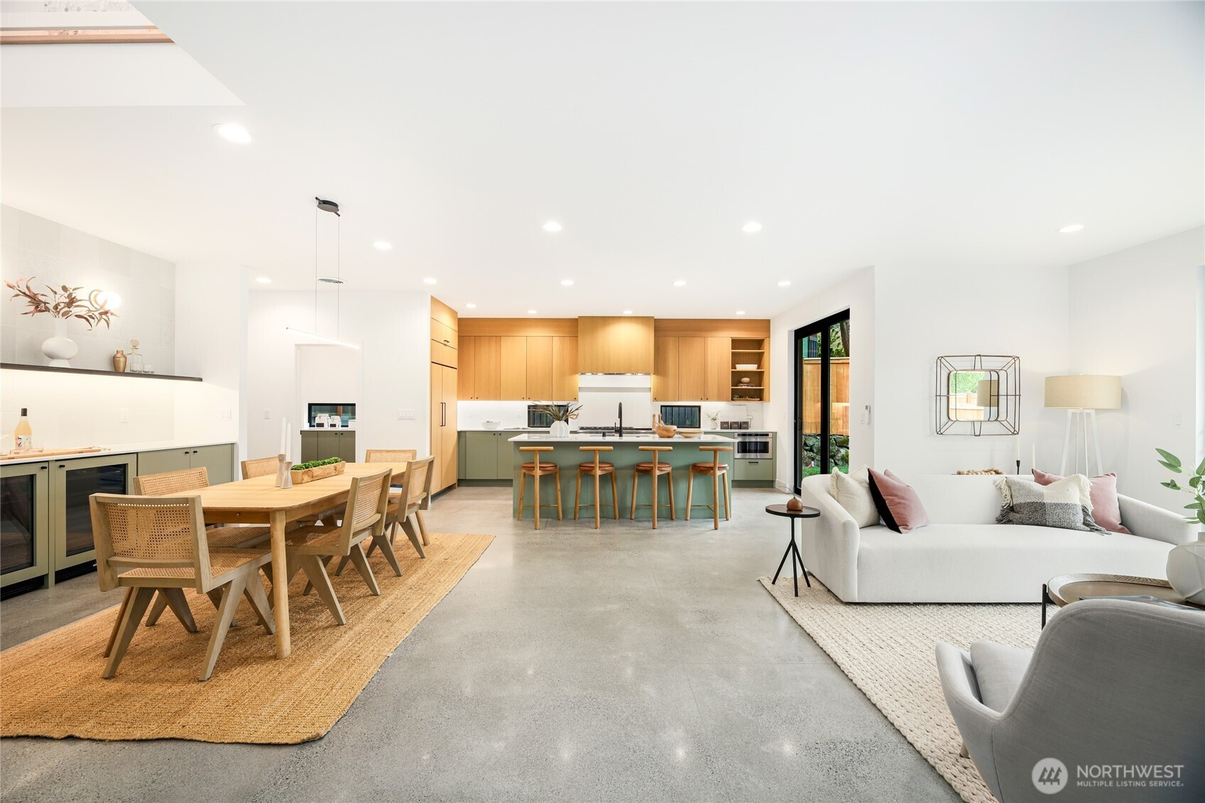 6816 128th Avenue NE, Kirkland, WA 98033