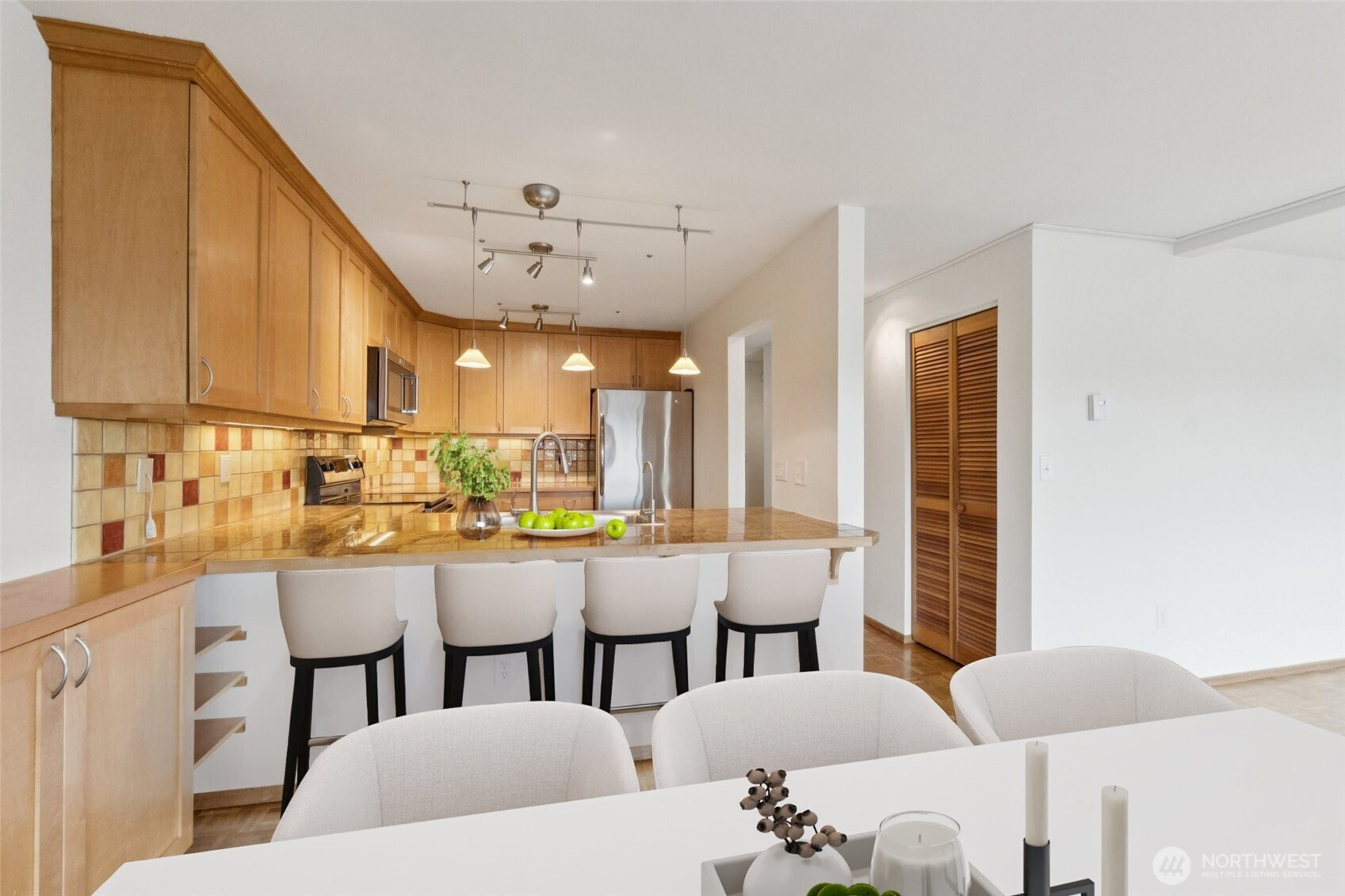 1964 26th Avenue W, Seattle, WA 98199