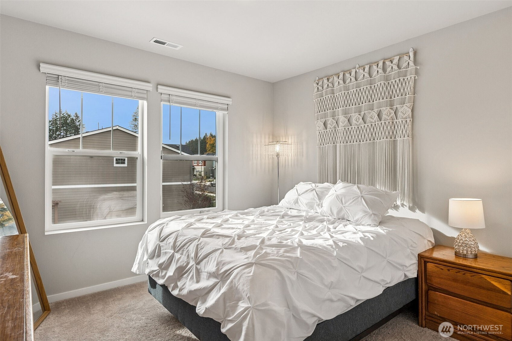 4221 Savannah Loop NE, Olympia, WA 98516