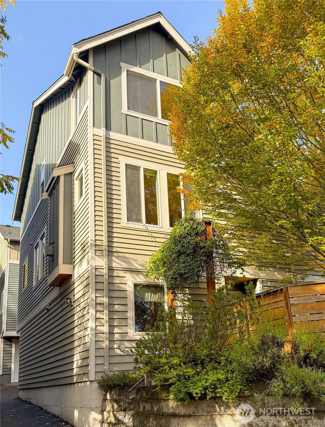 1006 N 39th Street, Seattle, WA 98103