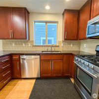 1006 N 39th Street, Seattle, WA 98103