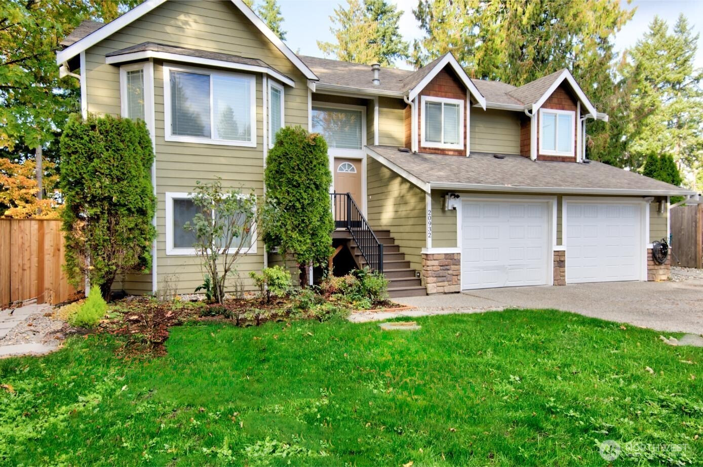 20932 W 49th Avenue, Lynnwood, WA 98036