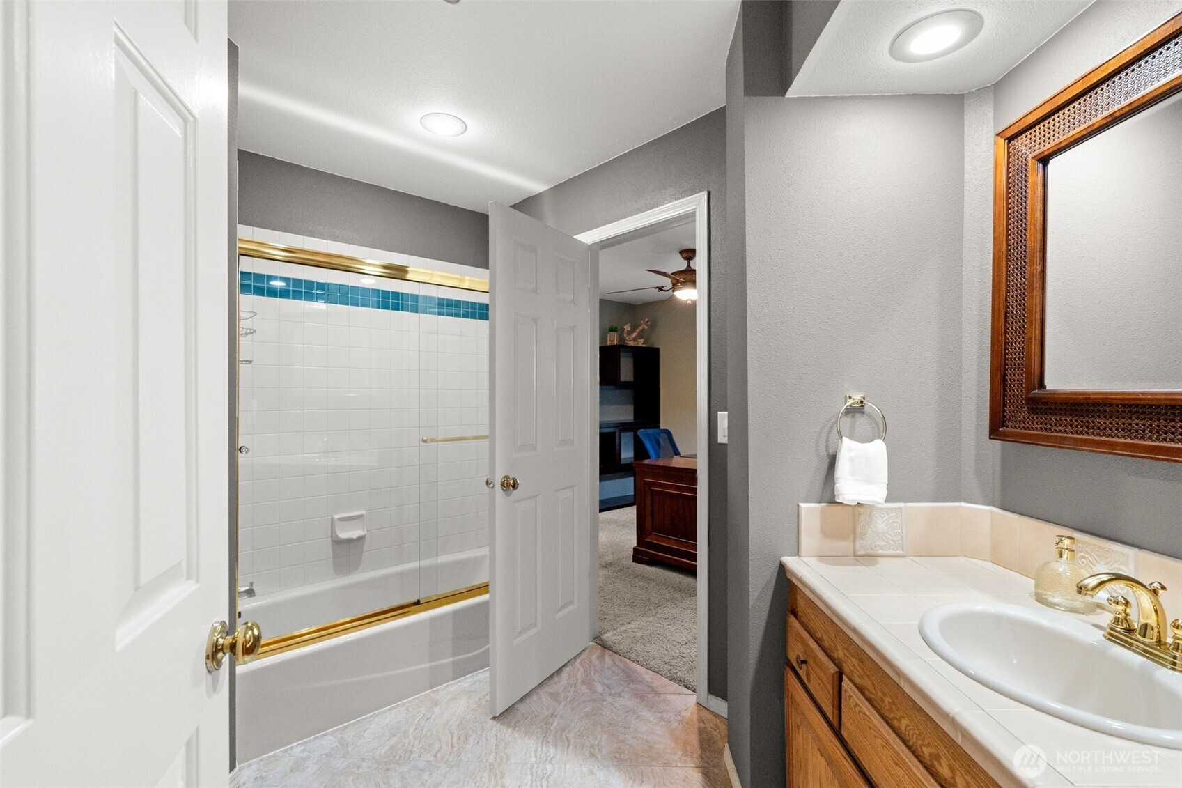 9712 41st Avenue NW, Gig Harbor, WA 98332