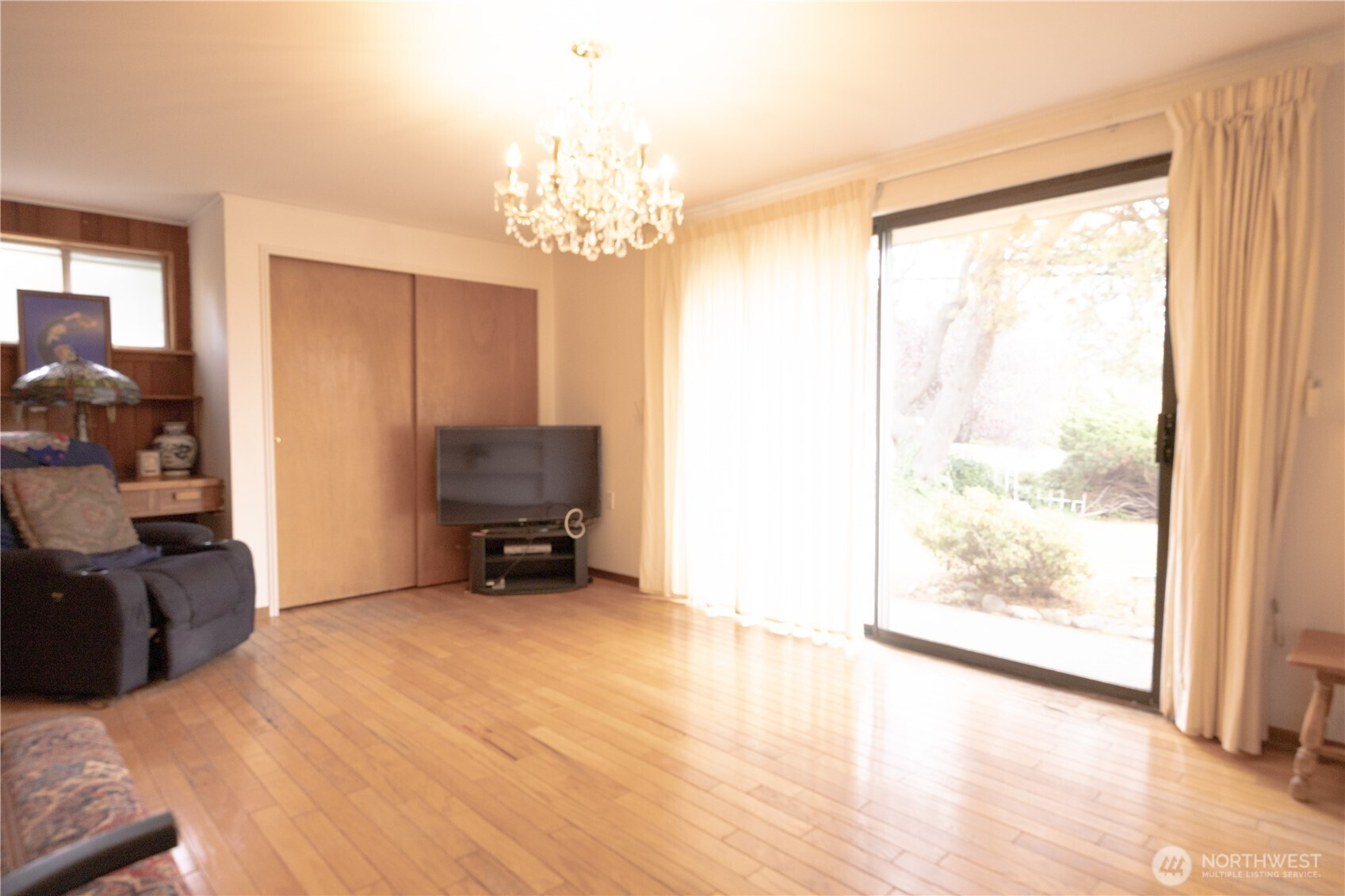 2105 100th Avenue NE, Bellevue, WA 98004