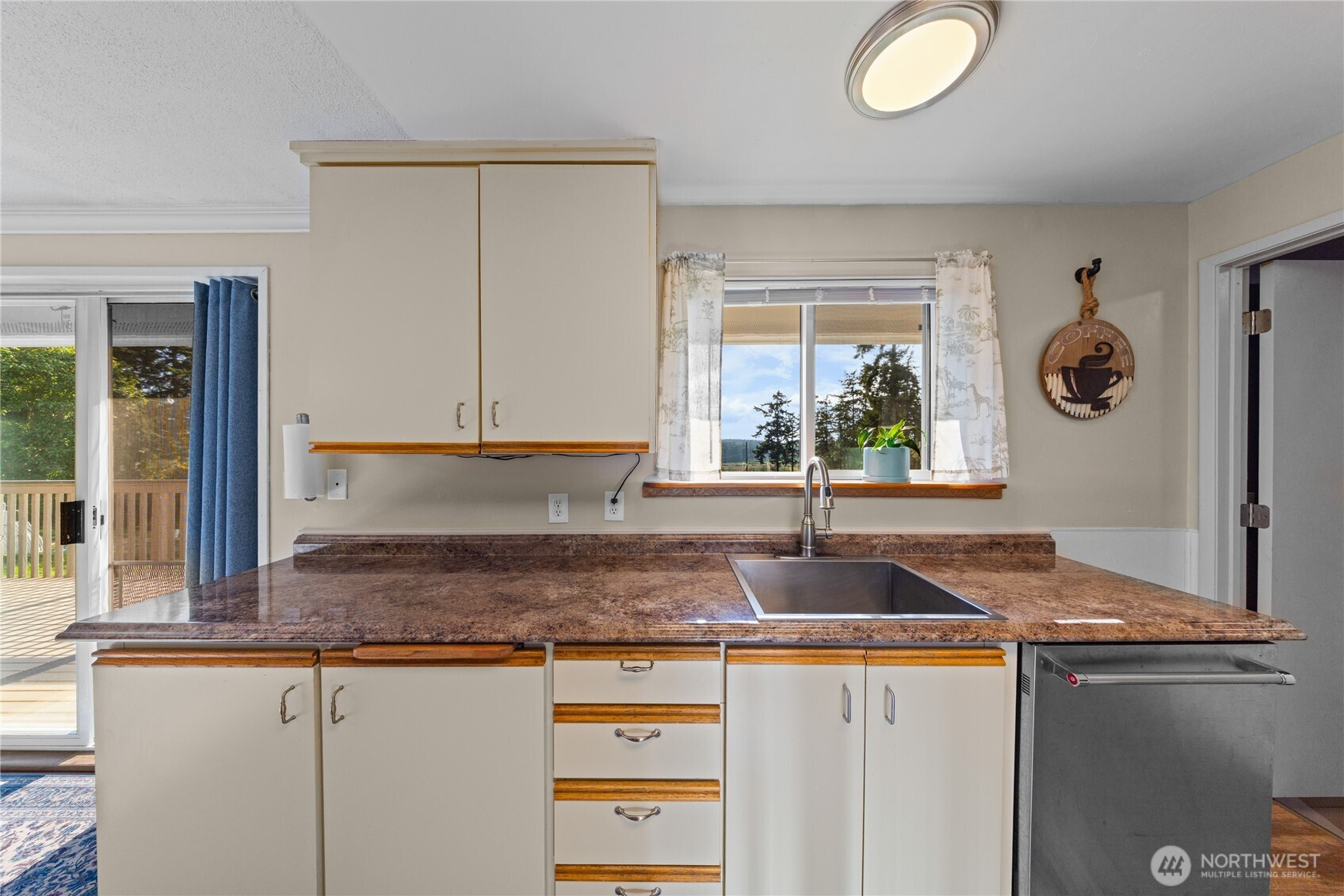 1372 Orchard Loop, Oak Harbor, WA 98277