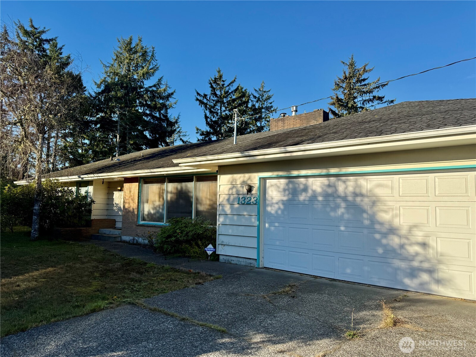 1323 S Montesano St, Westport, WA 98595